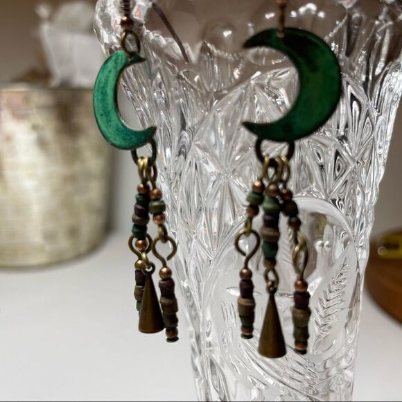 Crescent Moon verdigris copper patina earrings - Picture 6 of 7